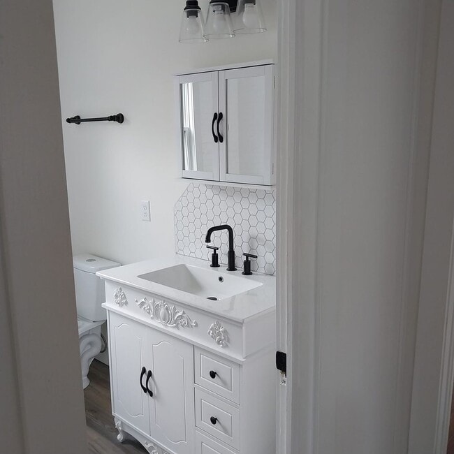 Building Photo - Cottage Style Dollhouse with $300/mo utility allowance!