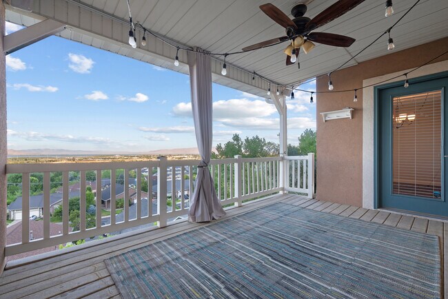 Building Photo - 1376 Alpine Way