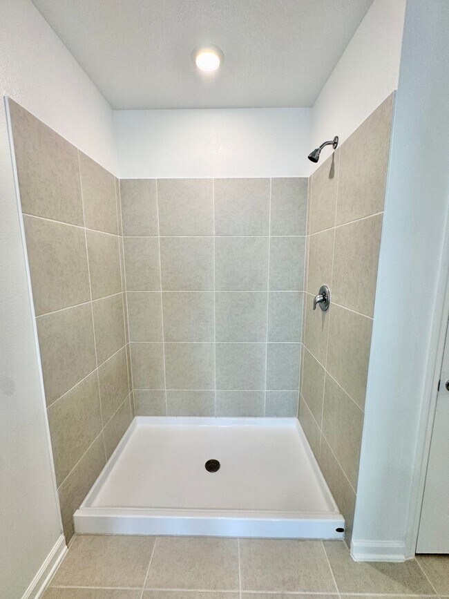 Building Photo - Be the First to Live Here | Stunning New Construction Home in Hidden Ridge