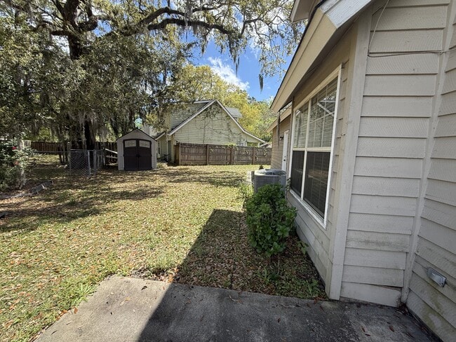 Building Photo - 36 Country Walk Dr