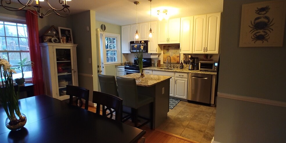 Open Kitchen - 171 Dumbarton Rd