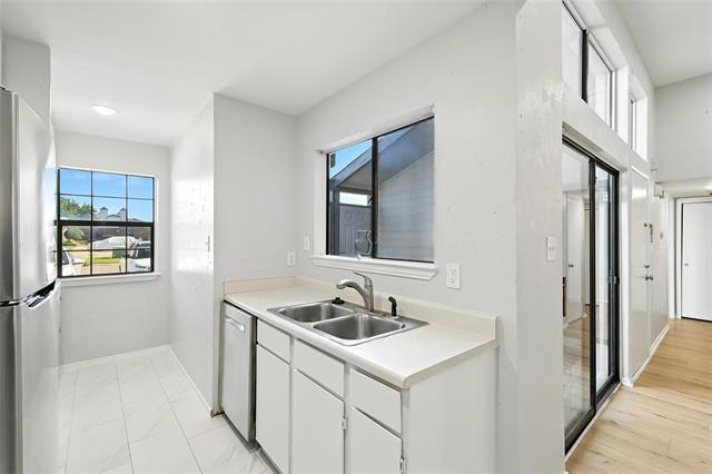 Building Photo - 606 Bellaire Dr