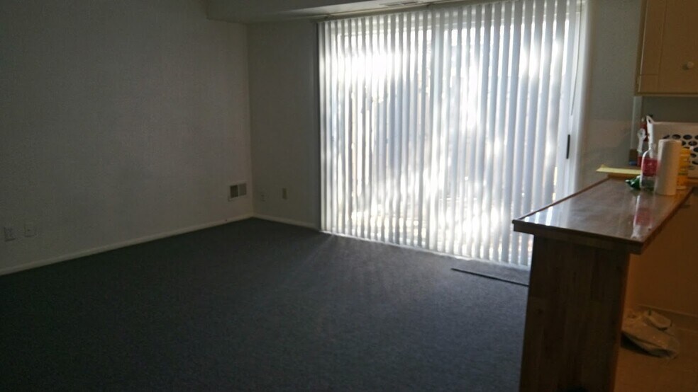 Building Photo - 3657 Kenbrooke Ct
