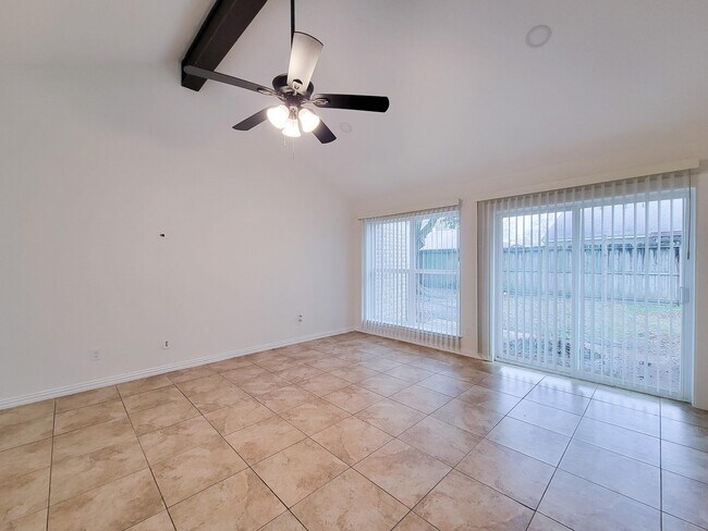 Building Photo - 10010 Sagecanyon Dr