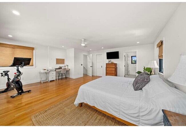 Building Photo - 229 Carnation Ave