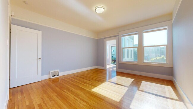 Building Photo - SPACIOUS  2BR + 1 BA WITH BONUS SUNROOM AND IN- UNIT LAUNDRY IN THE RICHMOND.