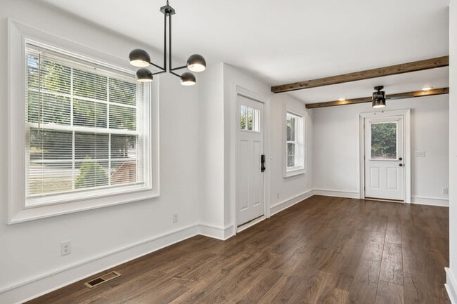 Building Photo - 1615 Cahal Ave
