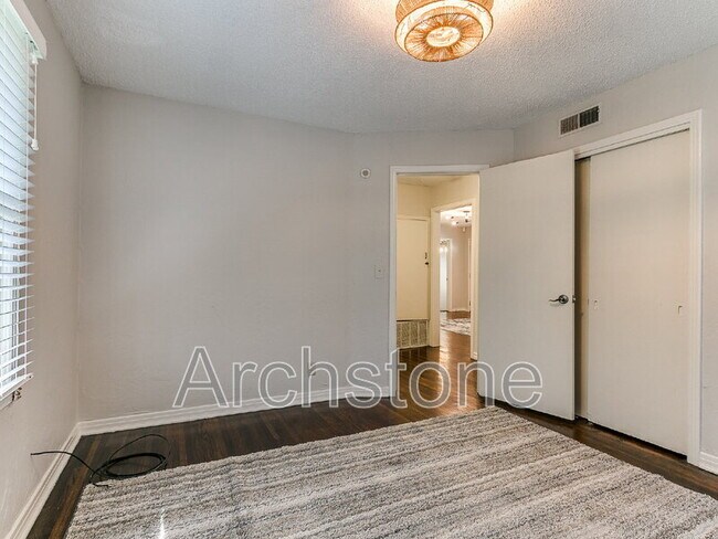 Building Photo - 1732 Carlisle Rd