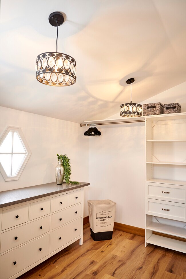 Building Photo - 7080 Via del Mar