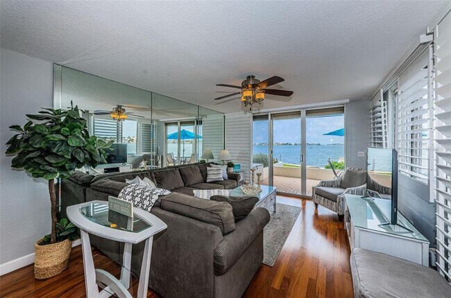 Building Photo - 6105 Bahia Del Mar Cir