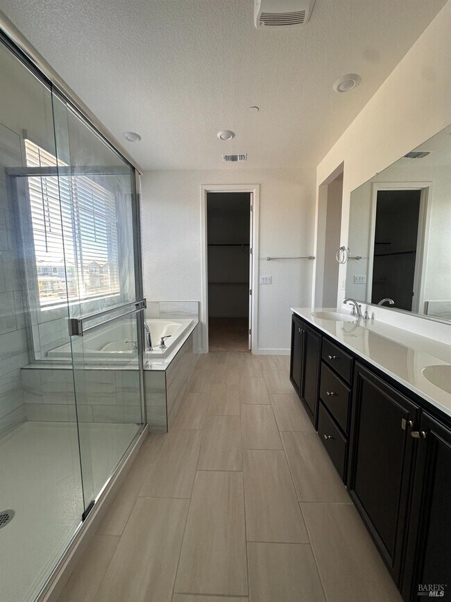 Building Photo - 2476 Laramie Cir