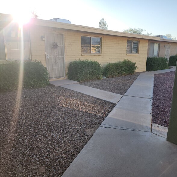 Building Photo - 3001 E Blacklidge Dr