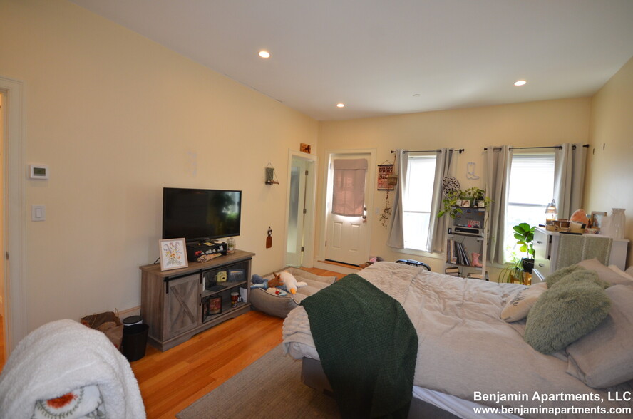 Building Photo - 143 Tremont St