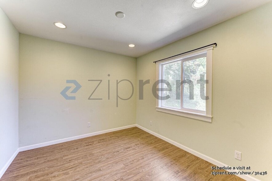 Building Photo - Unit
