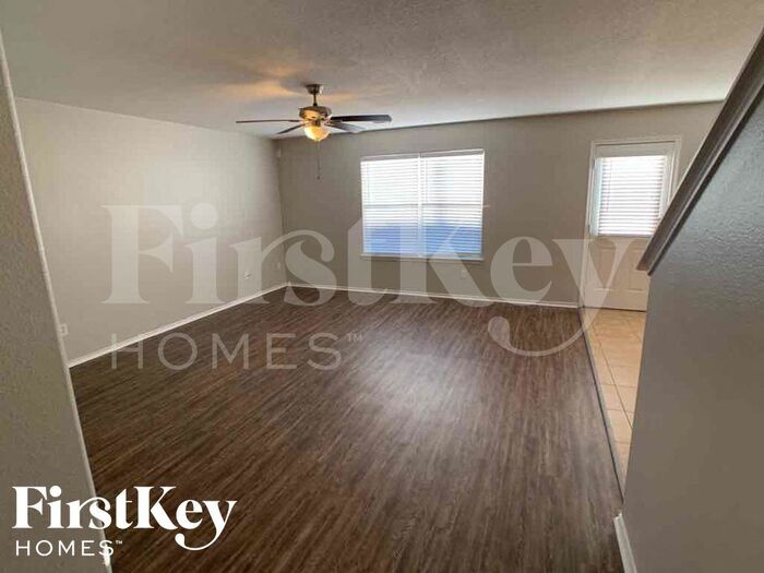 Building Photo - 2026 Cold River Dr