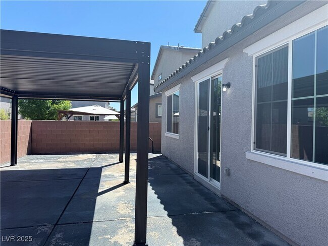 Building Photo - 3032 Misty Pine Ave.