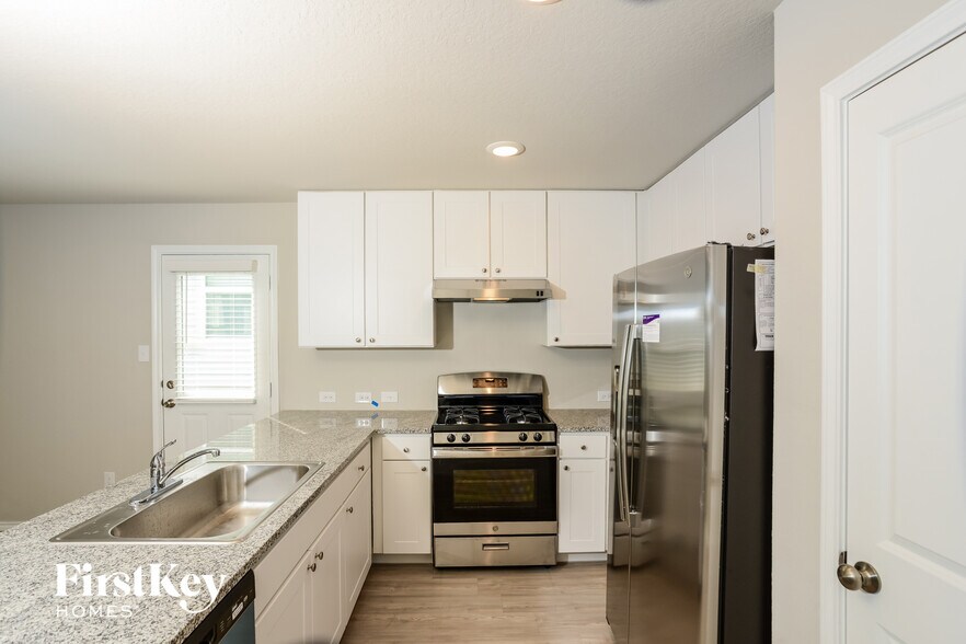 Building Photo - 6445 Cotton Ridge