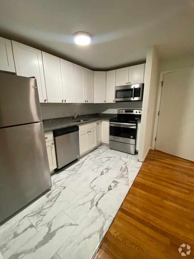 Building Photo - 260 Mt Auburn St
