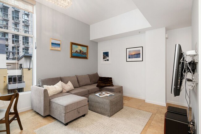 Building Photo - Little Italy Fully Furnished 1 Bedroom! Av...