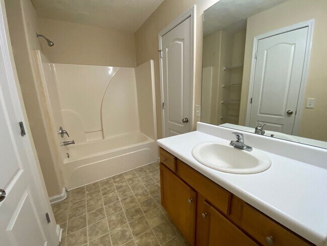 Building Photo - PRE-LEASING FOR AUGUST 2 2026! FENCED IN BACK YARD! 1/2 Off Deposit!