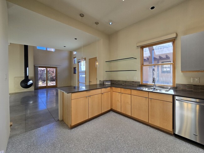 Building Photo - 927 Alto St