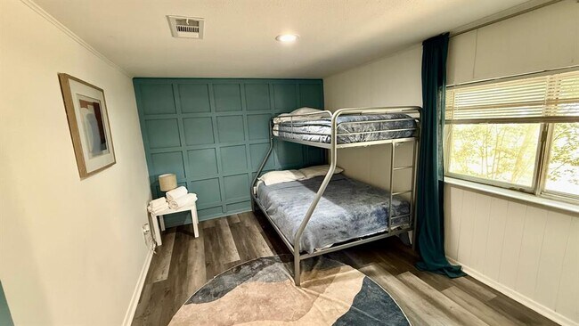 Building Photo - 1802 E University Ave