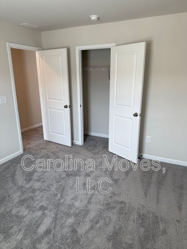 Building Photo - 820 Sandbach Rd