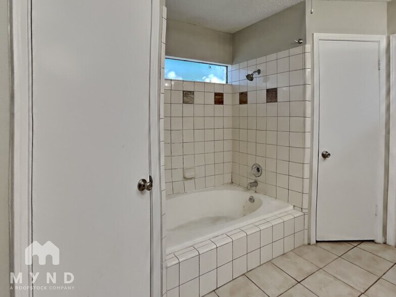 Building Photo - 9150 Park Trail