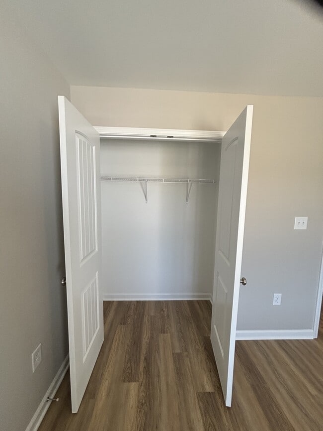 Building Photo - 102 Bradfield Cir