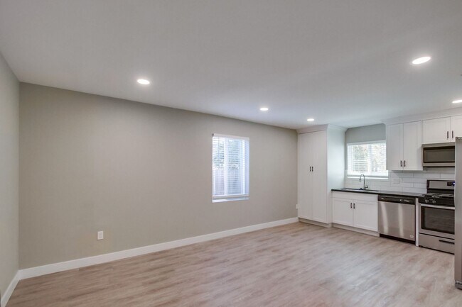 Interior Photo - THE POINTE - JUST RENOVATED! Luxurious Community, W/D In Unit