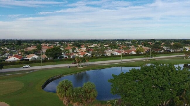 Building Photo - 5885 Northpointe Ln