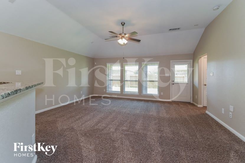Building Photo - 4818 La Piedra Ln