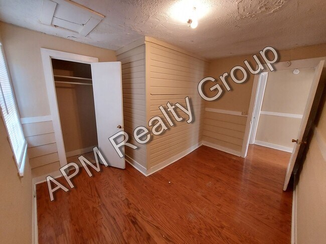 Building Photo - 1221 King St