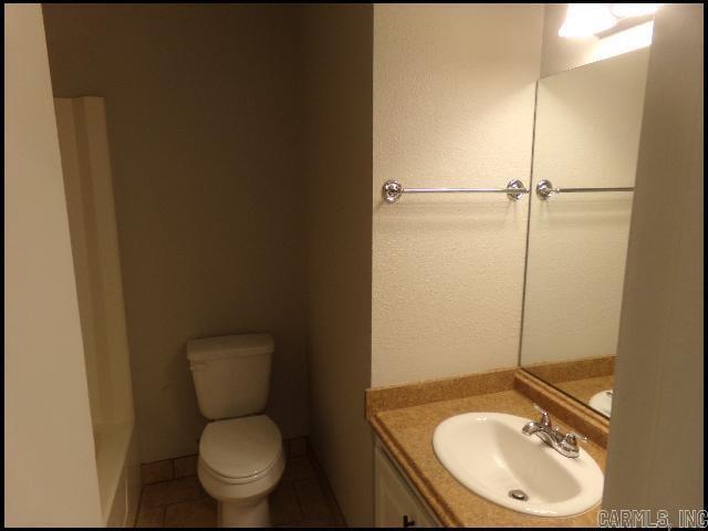 Building Photo - 13 Pheasant Run Dr