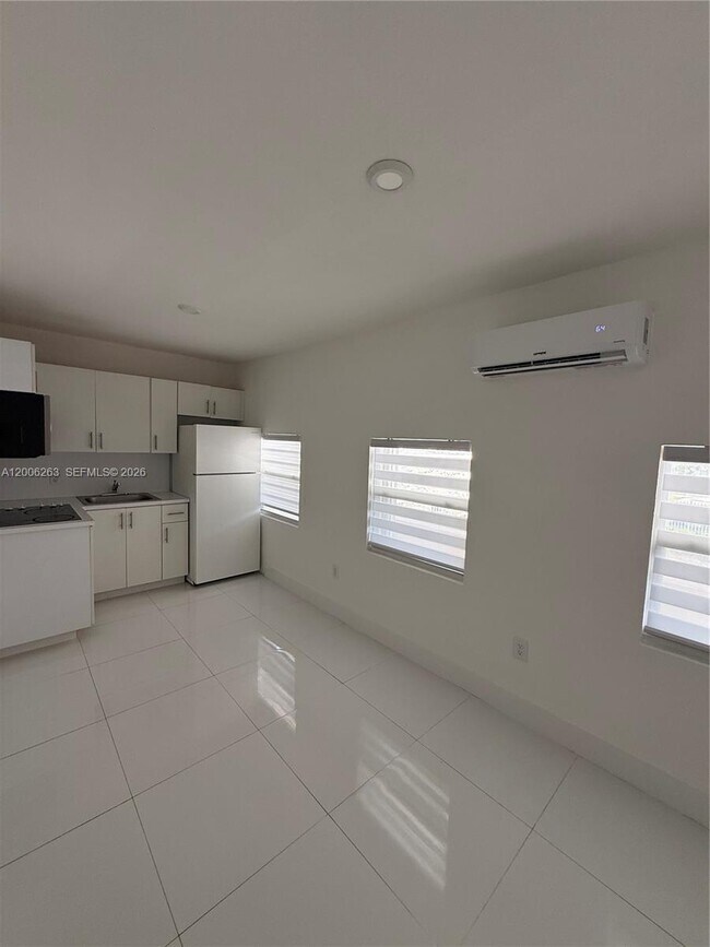 Building Photo - 6716 NW 6th Ave