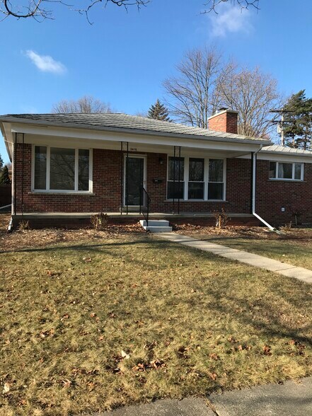 Building Photo - 2416 Medford Rd