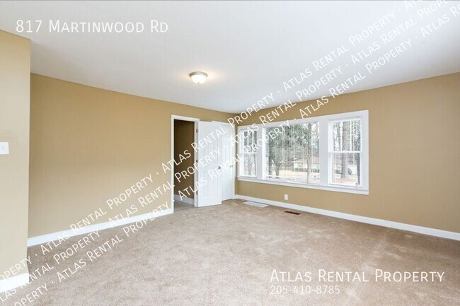 Building Photo - 817 Martinwood Rd