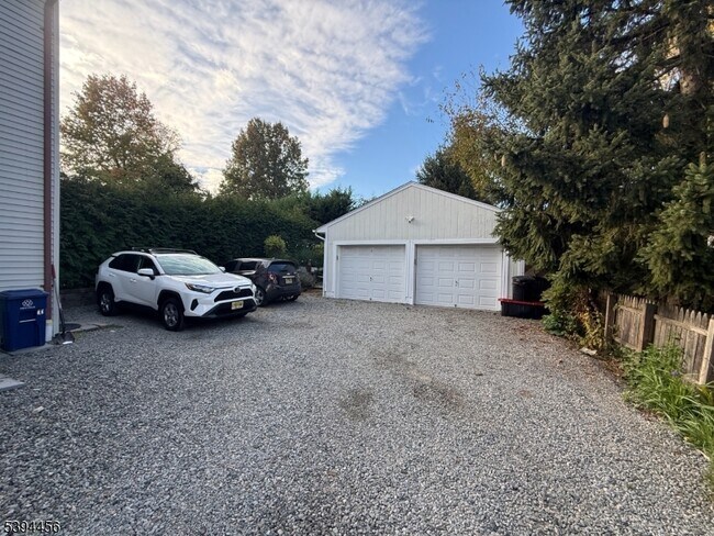 Building Photo - 18 Aubrey St