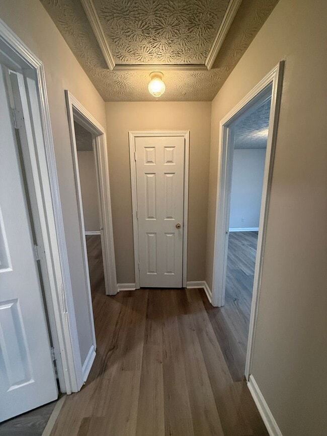 Building Photo - 113/115 Deer Creek Dr