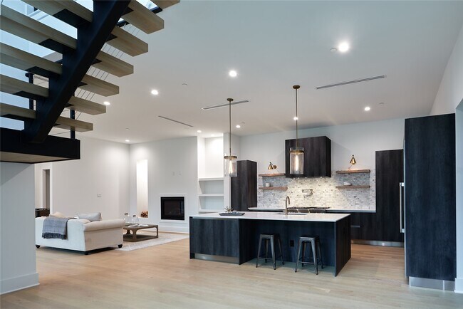 Building Photo - 8926 Croes Dr