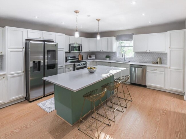 Building Photo - 715 N Beatty St