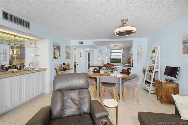 Building Photo - 10000 S Ocean Dr