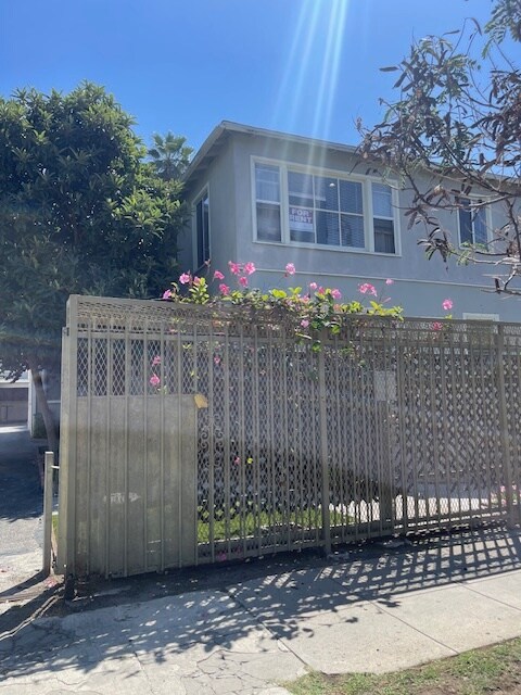 Building Photo - 530 N Van Ness Ave