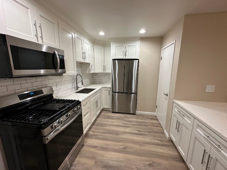 Building Photo - 1375 Columbia St