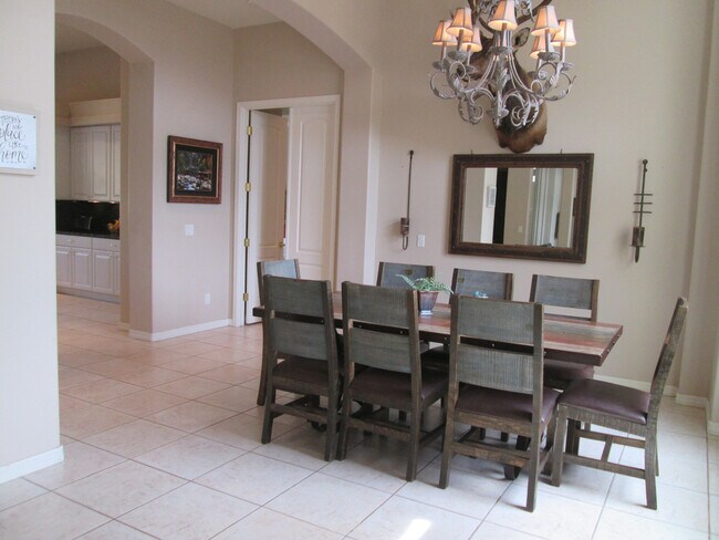 Building Photo - 5745 E Sunset Point Dr