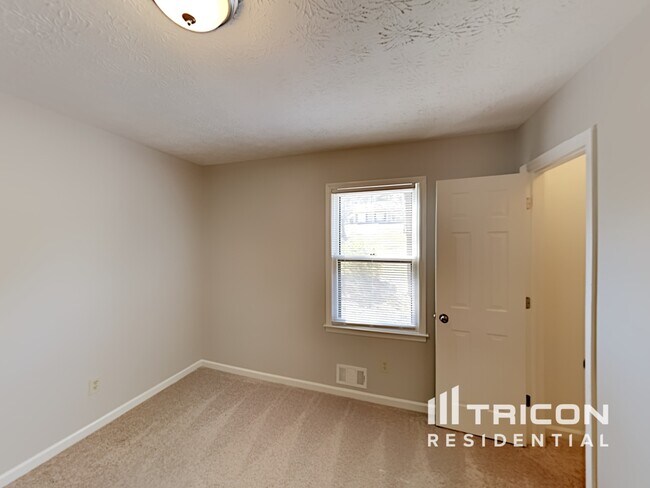 Building Photo - 143 Aspen Ct