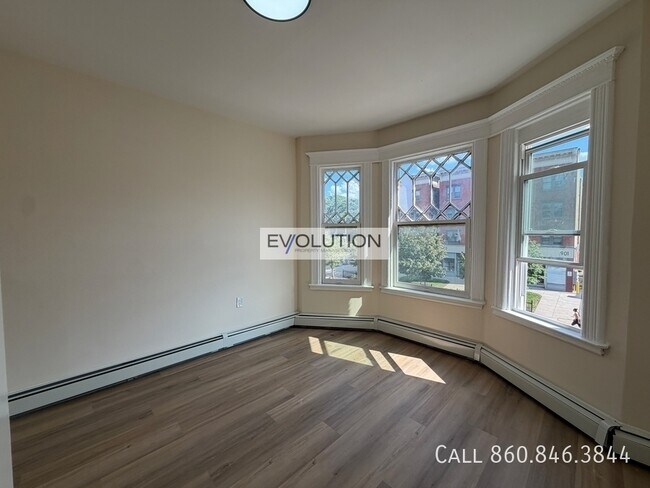 Building Photo - 906-908 Park St-2E