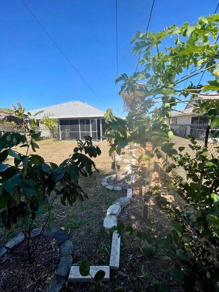 Building Photo - 1252 SE 8th St