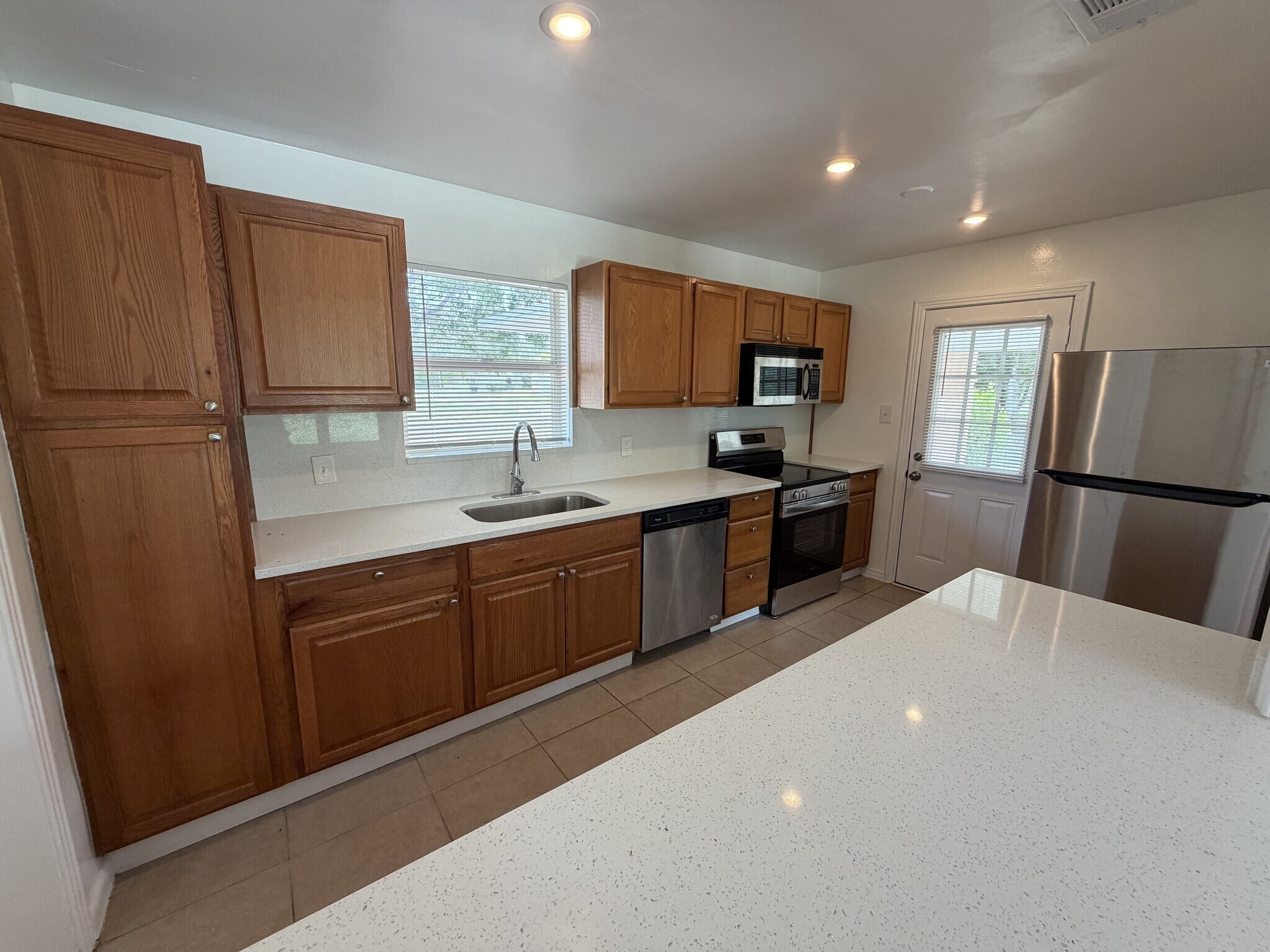 Building Photo - 2 Bed/1 Bath