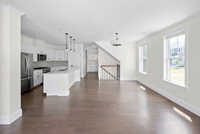 Building Photo - 19 Lily Pond Ln